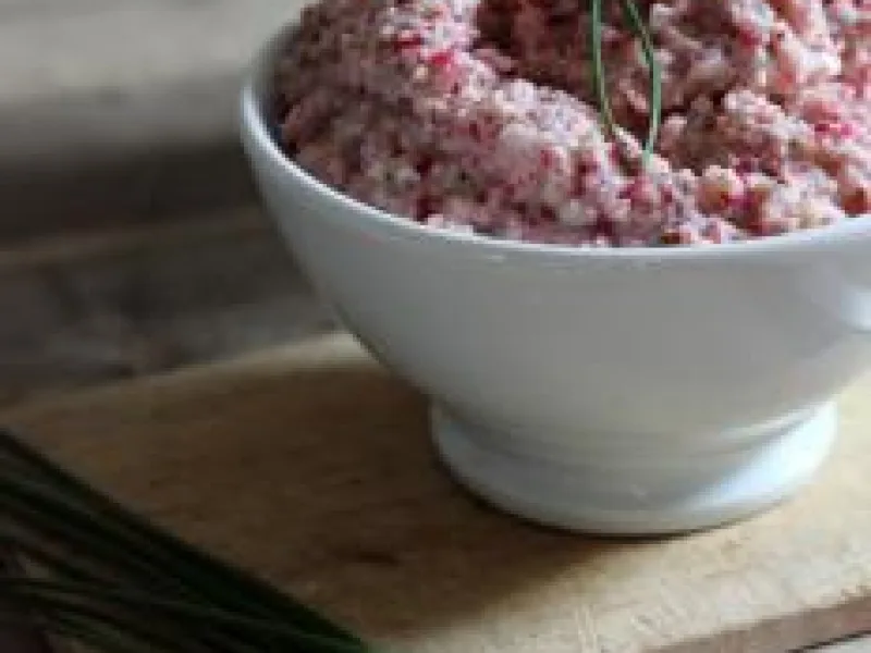 Recette All Pink Spread with Radish, Shallot, Goat Cheese and Chives - Chef Patrick Asfaux