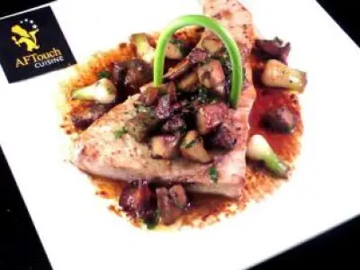 Recette Pavé d'espadon poêlé aux cèpes et girolles