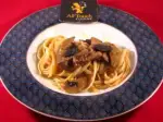 Linguines foie gras poelé et truffes, croustillante et fondante