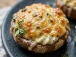 Champignons garnis gratinés, parfumés et savoureux