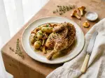 Coquelet rôti en panure de cèpe et girolles, fondant et crémeux