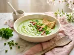 Crème de petits pois au lard fumé, à partager en famille