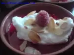 Photo recette Île flottante sur coulis de framboise