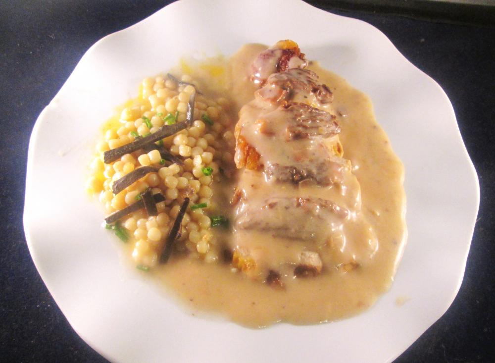 Aile de volaille fermière et morilles fraîches