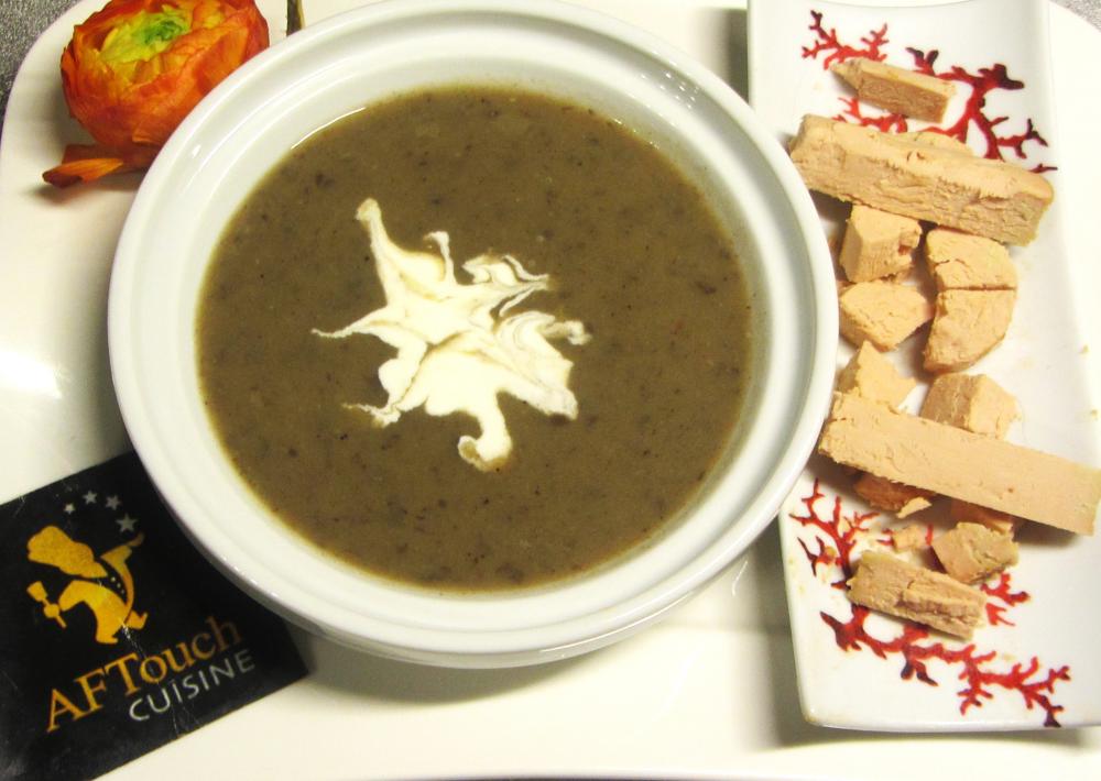 Crème de lentilles blondes et dés de foie gras