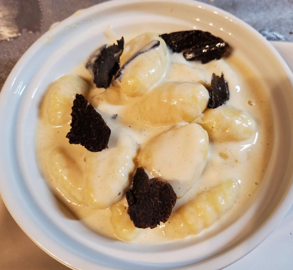 Gnocchi en crème de mascarpone et truffes noires