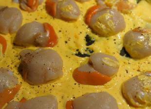 Saint-jacques à la crème safranée