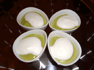 Verrines de velouté d'asperges et chantilly