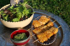 Brochettes de poisson au pesto de coriandre